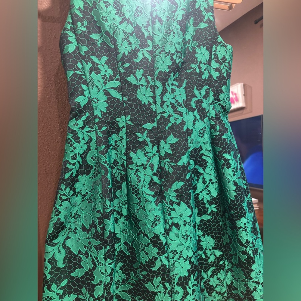 Alexia Admor Black and Green Floral Lace Mini Dress - Picture 7 of 9